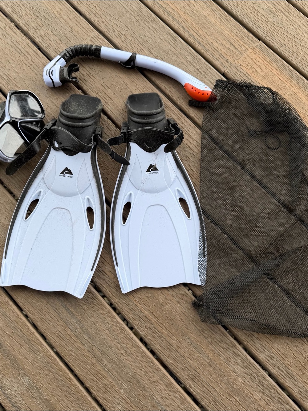 Ozark Trail Dominator Pro Snorkel Set Adult Snorkel Mask Fin White Black 5.5-8